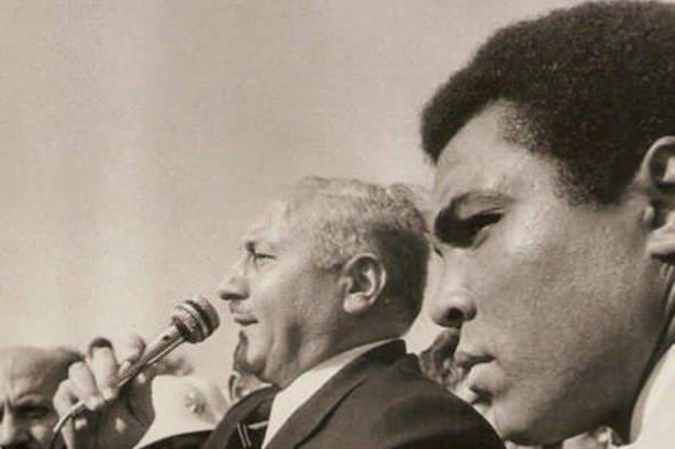 <p>Muhammed Ali, yaşamı boyunca İslamiyet'in yayılması için büyük çaba gösterdi.</p>

<p> </p>
