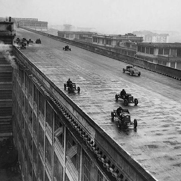 <p>Fiat fabrikasının çatısında çalışanlar tarafından düzenlenen test yarışı, 1923.</p>