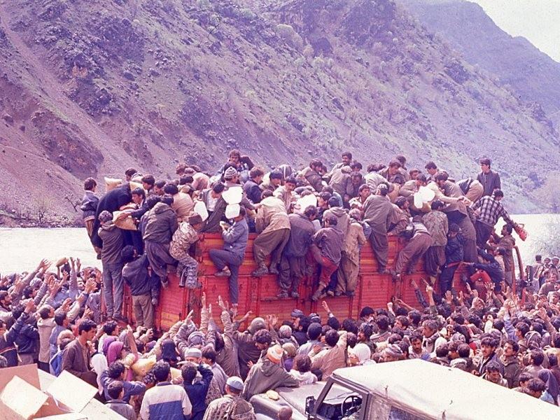 <p>1988 Halepce katliamının ardından Irak'tan 52 bine yakın Kürt,</p>
<p> </p>