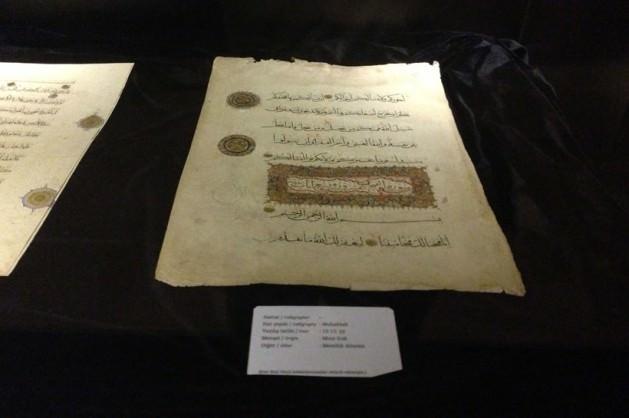 <p>Sergide, Allah'ın 99 isminden mülhem olarak 99 adet el yazması Kuran-ı Kerim yer alıyor. Serginin açılışında konuşan Yıldız Holding Yönetim Kurulu Başkan Yardımcısı Ali Ülker, şunları söyledi</p>