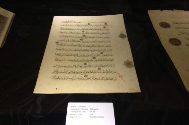 <p>"Devrin nadide eserleri yani 10. yüzyıldan başlayarak günümüzün yakın tarihe kadar yazılmış Kur'an-ı Kerimler sergileniyor. Manevi olduğu kadar el emeği göz nuru olarak da herkese hitap edecek bir sergi. Anlamak lazım, anlayarak gezmek lazım.</p>
