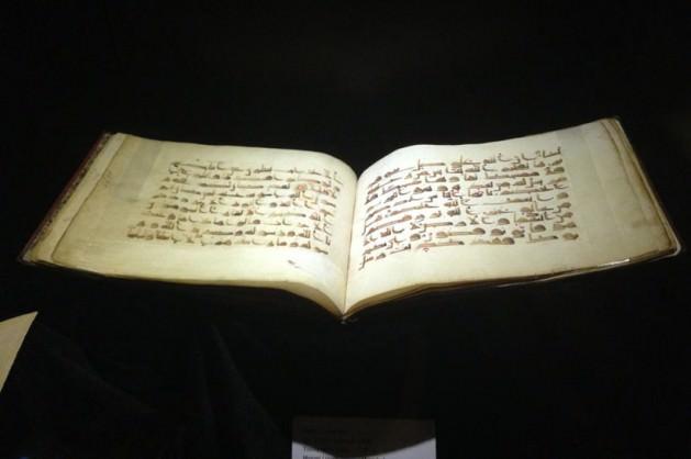 <p>Bir katalog edinmek faydalı olur, internette araştırmak da bence iyi olur. Çok kıymetli eserler, kolay kolay sergilenen eserler değil. Özel koleksiyonlardan toparlanan eserler. Her zaman halka açık değil. Biz Yıldız Holding olarak zaman zaman eserleri topluyoruz ama daha çok işyerlerimizde sergiliyoruz.</p>
