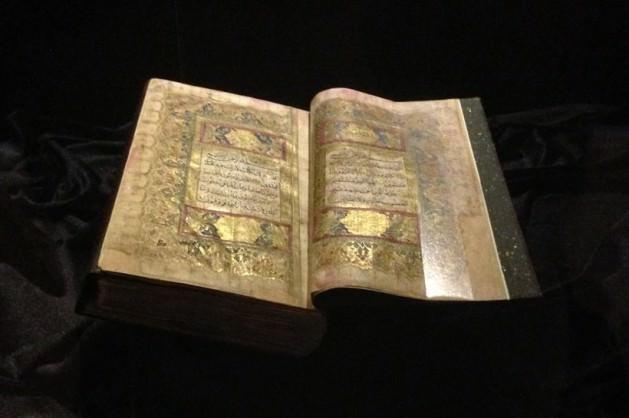<p>Söz konusu serginin Türkiye'de bir ilk olduğunu vurgulayan Özcan, Cihan'a yaptığı açıklamada serginin oluşma fikri ve eserlerin özelliklerini şöyle aktardı</p>