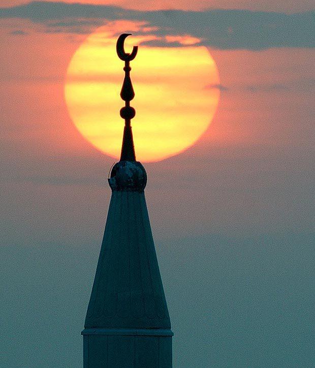 <p><span style="color:#FFD700"><em><strong>51. Allah´ın yasakladığı en büyük günah nedir ?</strong></em></span><br />
<br />
Şirk´tir. </p>