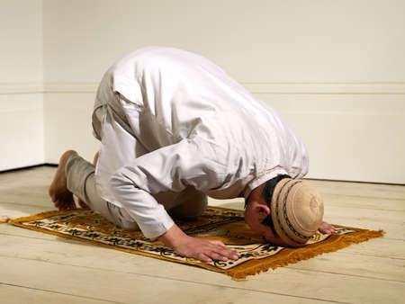 <p><strong><span style="color:#FFD700"><em>88. Kabir suali kime sorulmaz?</em></span><br />
</strong><br />
Peygamberlere, çocuklara ( baliğ olmayanlara ) ve delilere </p>