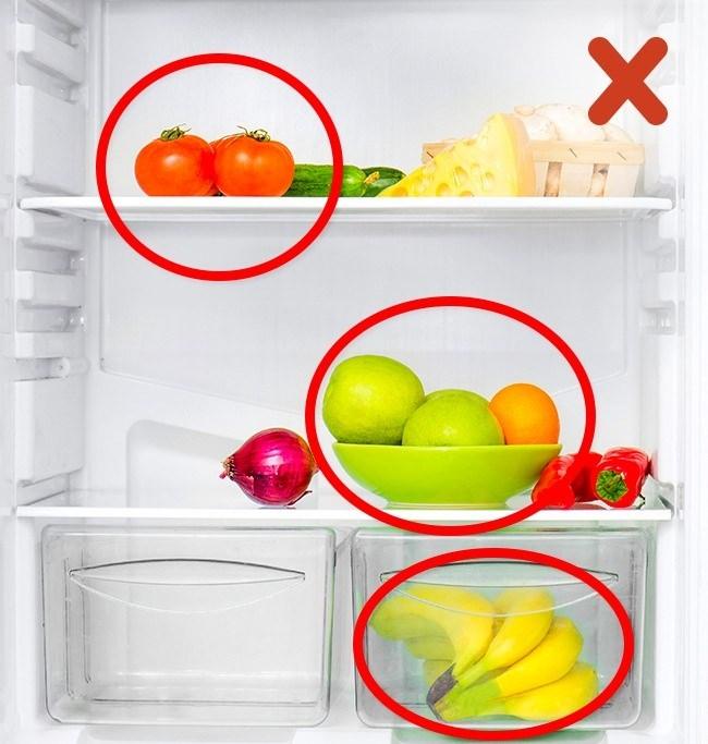 <p><strong>Hangi sebzelerin buzdolabında saklanması gerektiğine dikkat edin</strong></p>
<p>Patates, domates ve muzu buzdolabında değil dışarda saklayın. Dolapta bu yiyeceklerin tadı değişime uğruyor. </p>
<p> </p>
