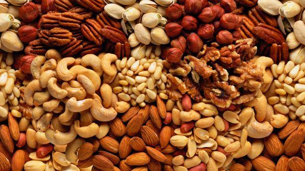 <p>Fındık-fıstık; Haftada 5 kez tüketmek kalp krizi ve kalp hastalığı riskini yüzde 30-50 arasında azaltıyor.</p>
