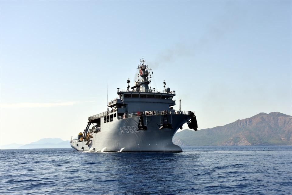 <p>TCG Alemdar'ın, hem su üzerinde hem de su altında verilebilecek bütün görevleri yerine getirebilecek bir gemi olduğunu vurgulayan Gökdeniz, şöyle devam etti:</p>

<p> </p>

