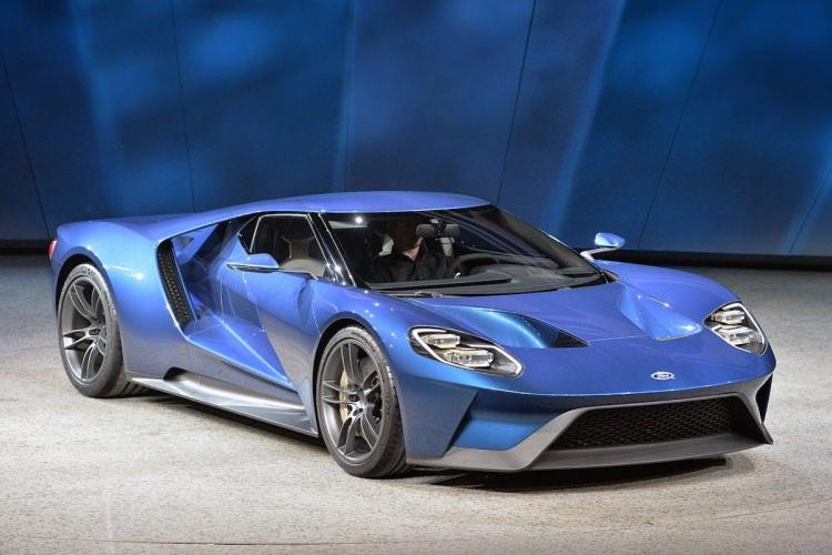 <p>2017 ve 2018 yıllarında 500 adet üretilmesi planlanan GT, turbo beslemeli 2.3 lt hacimli bir V6 motora sahip. </p>
