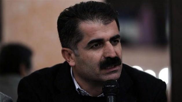 <p>CHP'li milletvekili Hüseyin Aygün de süreç boyunca attığı tweetlerle dikkatleri üzerine çekti. Aygün, eylemler sırasında şehit olan polis Mustafa Sarı'nın ölümü ardından ölen Abdullah Cömert için 'Abdullah rahat uyu kardeşim. Bugün intikamın alındı' tweetini attı. Aygün, daha sonra 'Faşist Diktatörün polisinin plastik mermileri göstericiyi bu hale getirdi' yazısıyla bir fotoğraf paylaştı. Ancak fotoğrafın Mısır'da çekildiği anlaşıldı.</p>