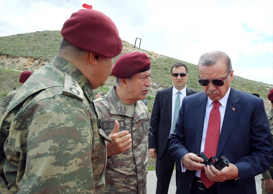<p>Resmi programda olmayan ve basına kapalı yapılan ziyarette Erdoğan, Genelkurmay Başkanı Orgeneral Hulusi Akar'dan bilgi aldı.</p>

