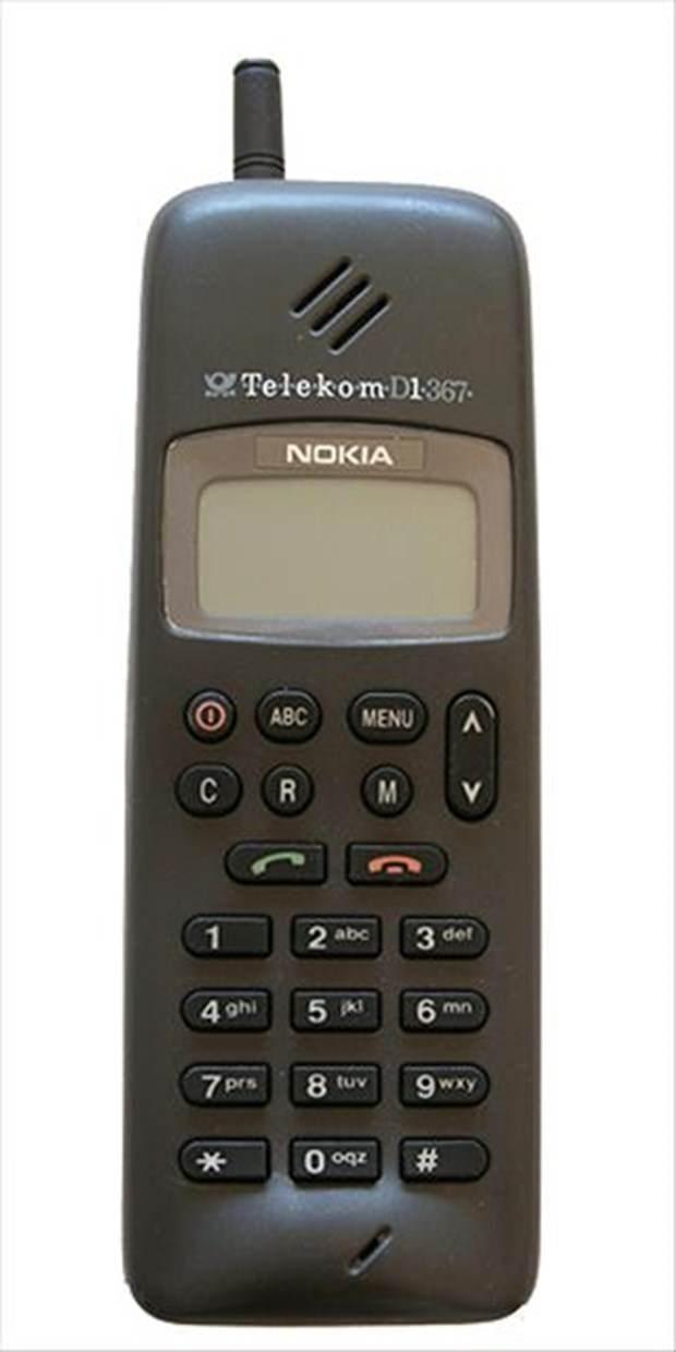 <p><strong>Nokia 1011 – 1992</strong><br />
<br />
Seri olarak üretilen ilk GSM telefonu. Üretimi 1994’e kadar sürdü.</p>

<p> </p>

<p> </p>
