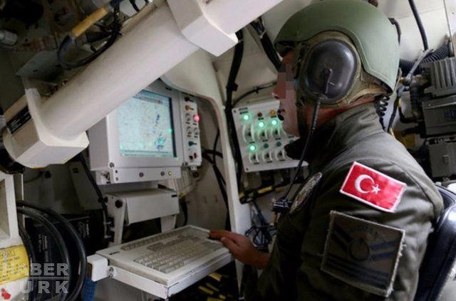 <p>Tamamen yerli imkanlarla, Türk mühendis ve işçileri tarafından tasarlanan Fırtına obüsleri, 20 ton zırh çeliği, 47 ton muharebe ağırlığı, 400 kilometre hareket sığasına sahip olması ve süratle mevzi değiştirebilme özellikleriyle düşmanlara korku salıyor.</p>
<p> </p>