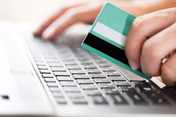 <p><strong>5. Kolay tahmin edilemeyecek bir şifre seçin</strong></p>

<p>Online alışveriş için bir siteye üye olurken, başkaları tarafından kolay tahmin edilemeyecek bir şifre seçmeye özen gösterin.</p>
