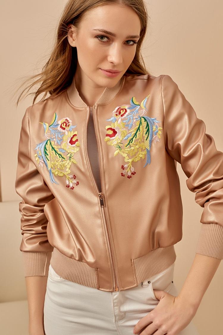 <p>Trendyol Y-London Kadın Bakır Bomber Ceket</p>

<p><strong>179,99 TL</strong></p>
