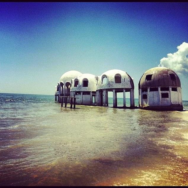 <p>Terkedilmiş Dome Evleri</p>
<p>Güneybatı Florida</p>