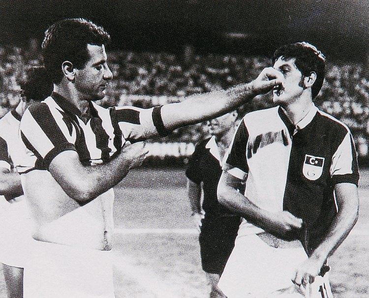 <p>Metin Oktay: "Yıllardır Galatasaray'da oynuyorum ama Fenerbahçe sempatizanıyım. Özel bir maçta F.Bahçe forması ile sahaya çıkmak ve oynamak istiyorum." (Kaynak: Rıdvan Özdin)</p>
