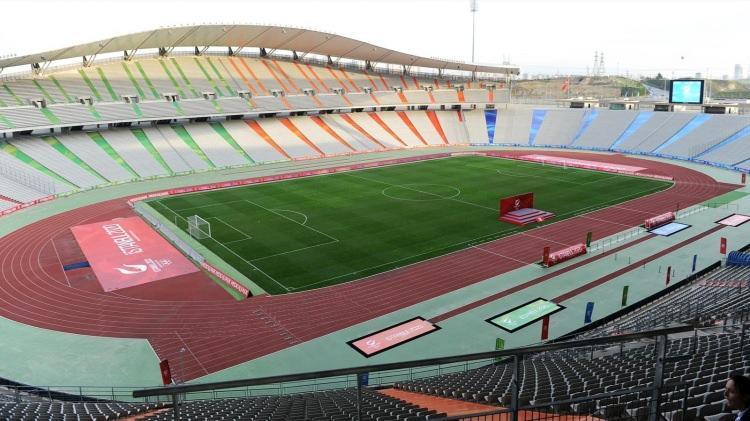 <p>Atatürk Olympic Stadium 76,092<br />
<br />
Istanbul, Turkey<br />
<br />
Beşiktaş J.K</p>