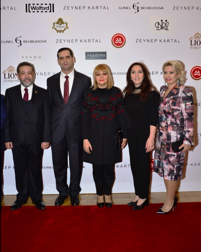 <p>Azerbaycan, Nevruz Bayramı'nı Türk modacı Zeynep Kartal'ın 'Bahar Kızı' isimli kreasyonu ile karşıladı.</p>
