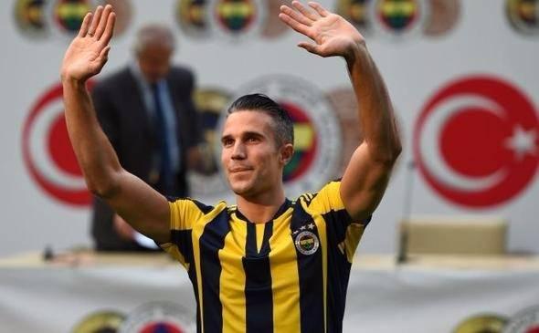 <p><strong>VAN PERSIE TRANSFERİ</strong><br />
<br />
"Türkiye'ye gelen futbolcuların açık söyleyeyim çok yıldız olduğunu düşünmüyorum. Çok büyük yıldızlar olduklarını düşünmüyorum. Normal seviyedeki futbolcular. Avrupa'da normal seviyedeki oyuncular bize geldikleri zaman çok büyük yıldız diye lanse ediliyor. Beklentiye cevap veremeyince de bu oyuncularla doğal olarak sıkıntı yaşanıyor.</p>