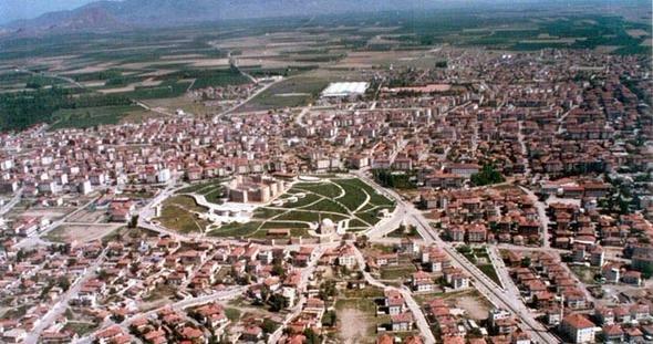 <p>KARAMAN Kişi Başı Tasarruf Mevduatı (2015): 5.883 <br />
<br />
Kişi Başı Tasarruf Mevduatı (2016): 6.576<br />
<br />
Fark (TL): 693<br />
<br />
Artış (%): 11,8</p>
