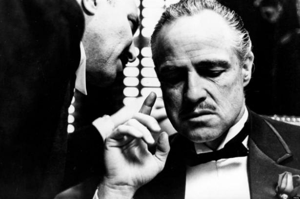<p>Bu vesileyle Mafia'nın ilham perisi Don Corleone'i de analım. Saygılar 'Baba' :)</p>
