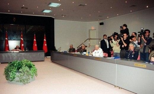 <p>Demokrasiye balans ayarı tanklarla yapıldı. Bu çerçevede Ankara Sincan’da tanklarla geçiş yapıldı.</p>
<p> </p>