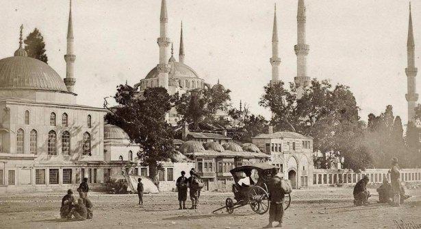 <p>Sultanahmet (1850'li yıllar. James Robertson)</p>

<p> </p>
