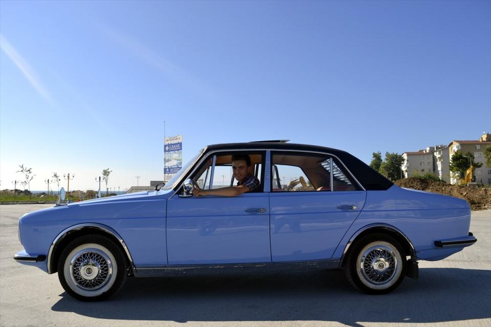 <p>Otomobile büyük ilgi gösterildiğine işaret eden Düz, "Emek vererek yenilediğim araca insanların ilgi göstermesi ve beğenmesi beni çok mutlu ediyor. Anadol'u tanıtmak için Türkiye'nin birçok bölgesini gezmek istiyorum. Bu tür klasik otomobiller, zaman içinde kaybolması yerine, yenilenerek gelecek nesillere aktarılabilir." diye konuştu.</p>
<p> </p>