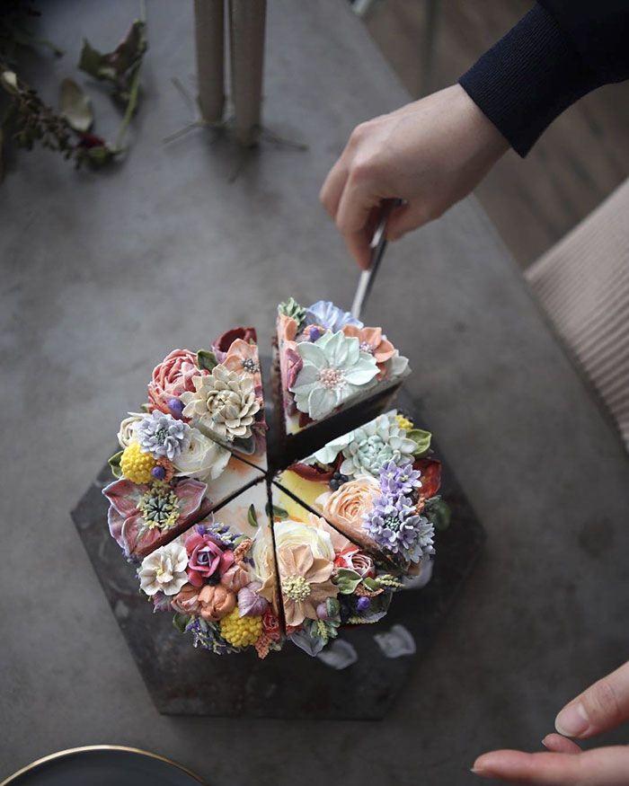 <p>Güney Kore'nin başkenti Seul'de yaşayan bir pasta şefi, yaptığı pastaların güzellikleri göz dolduruyor. </p>
