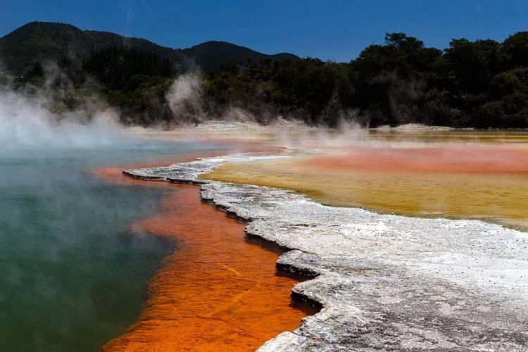 <p>Yeni Zelanda' nın doğal volkanik parkı Wai-O-Tapu</p>

<p> </p>
