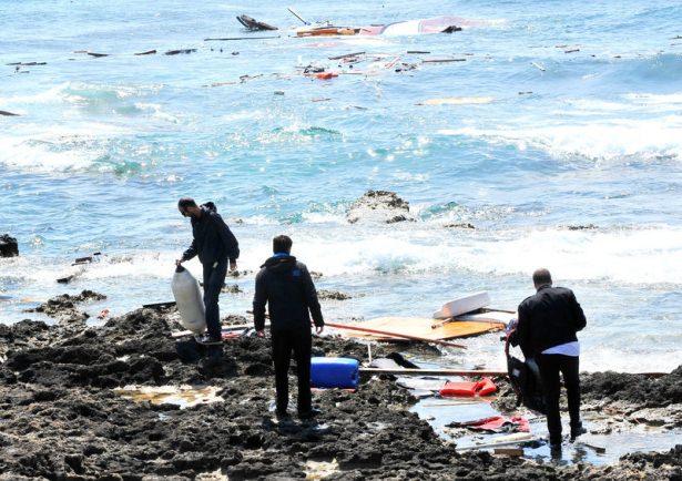 <p>Uluslararası Göç Örgütü, Roma'daki bürosuna Akdeniz'de uluslararası sularda seyreden üç tekneden imdat çağrısı geldiğini açıkladı.</p>

<p> </p>
