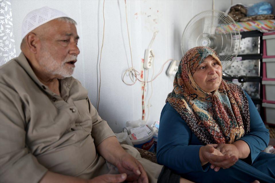 <p> Eşim benim için elinden geleni yapıyor ama o da rahatsız. Çocuklarımı ve vatanımı özledim. Ne yapacağımızı, bu yaşananların ne zaman sona ereceğini bilmiyorum. </p>
