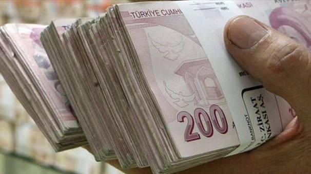 <p><strong>TAVAN YÜKSELDİ</strong></p>
<p>Zam olmasa bile kıdem tazminatı tavanı yükseleceği için özellikle maaşı fazla olanlar daha fazla tazminat alabilecek. Örneğin 2016'da 30 Haziran'a kadar 4.092.53 TL olan bu tavan yılın ikinci yarısında yani 1 Temmuz'dan sonra 4.297.21 liraya çıktı.</p>