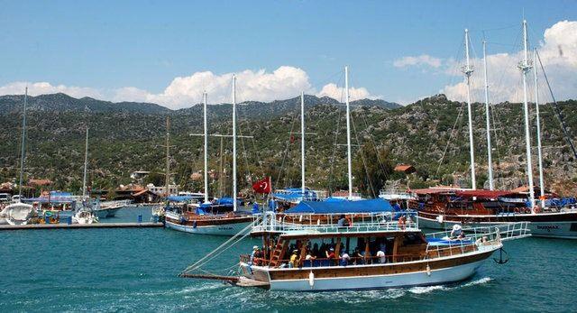 <p>Eğer Pazartesi günü izin alınırsa haftasonu ile birlikte toplamda 4 gün tatil yapılabilecek. </p>
<p> </p>
<ul>
</ul>
<ul>
</ul>