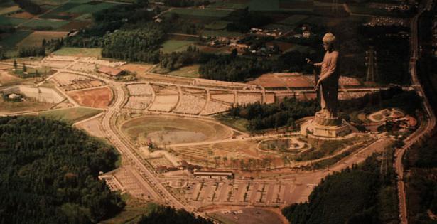 <p>Heykel 1993 yılında inşa edildi.</p>

<p> </p>

<p> </p>
