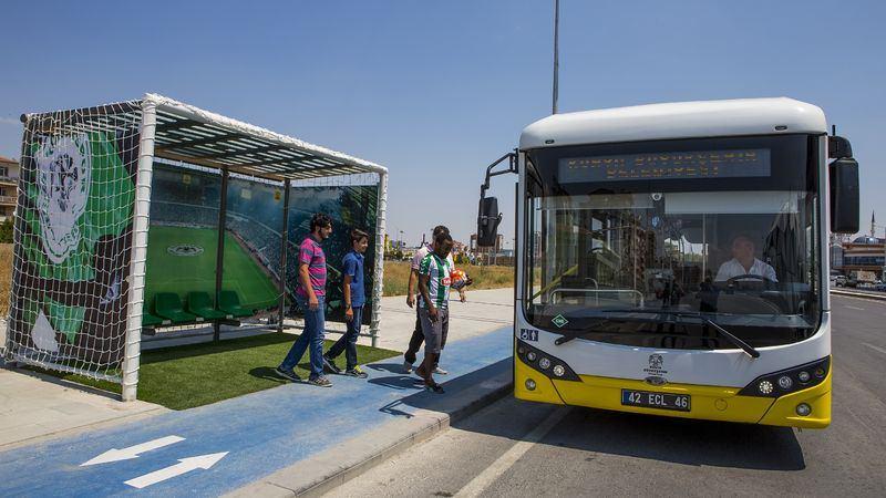 <p>Konya Büyükşehir Belediyesi Ulaşım, Planlama ve Raylı Sistem Dairesi Başkanlığı yetkilileri, Torku Arena karşısındaki bir otobüs durağına, bazı yeniliklerle stat görünümü kazandırdı. </p>

<p> </p>
