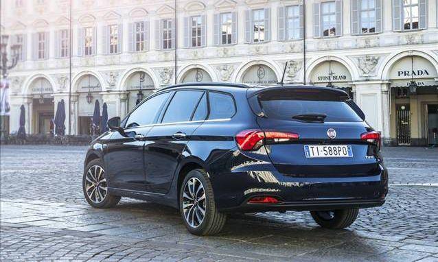 <p>Fiat Egea SW</p>
<p>2017 çıkışlı başlangıç fiyatı: 78.900 TL<br />
2016 çıkışlı başlangıç fiyatı: 75.400 TL </p>
