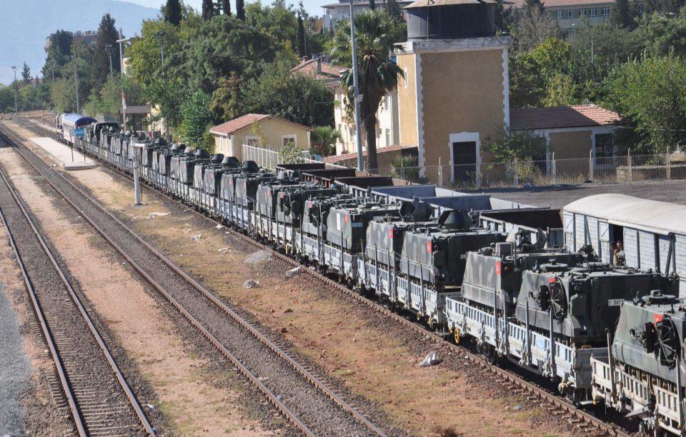 <p>Gaziantep’in İslahiye İlçesi’ne İstanbul’un Maltepe’de konuşlu 2’nci Zırhlı Tugay Komutanlığı General Nurettin Baransel Kışlası’ndan askeri araç ve personel sevkiyatı yapıldı.</p>