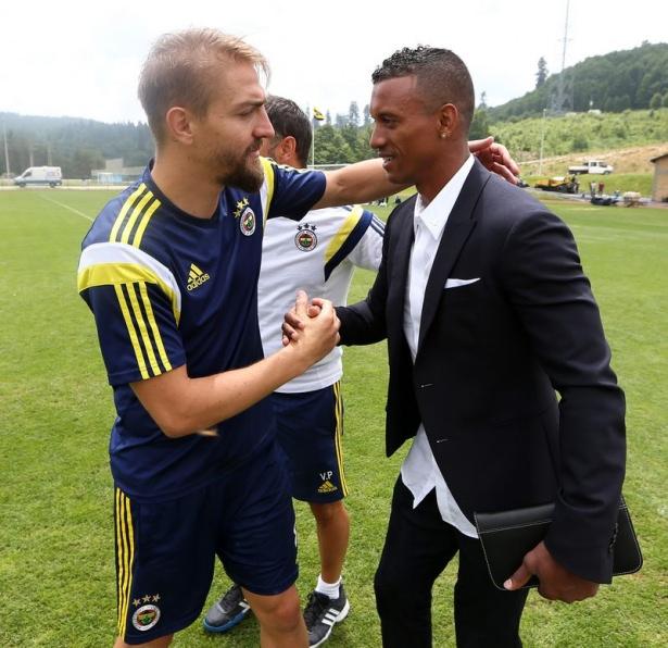 <p>Antrenmanın son bölümünde Fenerbahçe Topuk Yaylası Tesisleri'ne gelen Portekizli futbolcu, teknik heyet ve futbolcularla tanıştı.</p>

<p> </p>
