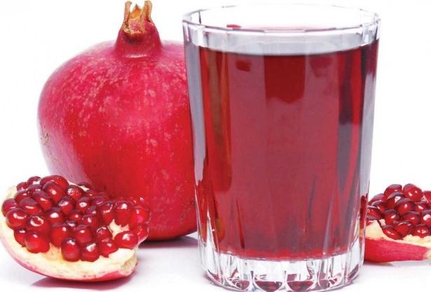 <p>Antioksidanlar yönünden son derece zengin olan nar, bu özelliği ile vücudumuzu kansere karşı bir kalkan gibi korumaktadır. Ayrıca kalp, mide ve sindirim sistemimiz için de son derece yararlı bir meyvedir.</p>