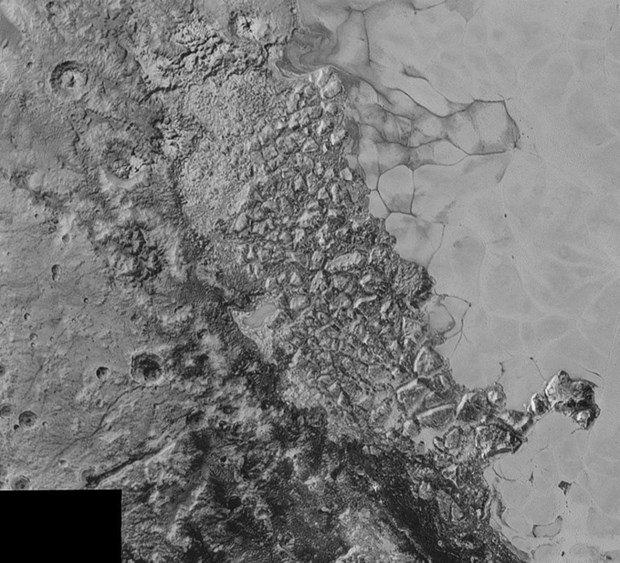 <p>"New Horizons" ekibinden araştırmacılar daha önce Plüton'da dağ benzeri yapıların bulunduğunu ve buzlarla kaplı dağların 3 bin 400 metrelik yüksekliğe sahip olduğunu açıklamıştı. Dağların yaşının 100 milyon yıldan daha genç olduğunu tahmin eden araştırmacılar, "Bu da cüce gezegenin jeolojik olarak aktif olduğunu gösteriyor" değerlendirmesi yapmıştı.</p>
<p> </p>
<p> </p>