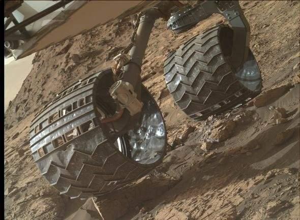 <p>NASA açıklamasına göre Curiosity'nn hala uzun süre dayanma kapasitesi var ve toplam 15 km'den fazla yürüyüş gerçekleştirmiş olsa da 10 km daha gidebileceği düşünülüyor.</p>

<p> </p>
