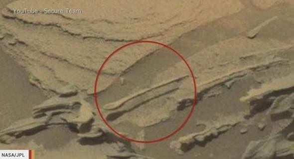 <p>Amerikan Havacılık ve Uzay Dairesi'nin (NASA) Mars'ta çektiği bir görüntüde zeminde büyük bir kaşık görünüyor.</p>

<p> </p>

