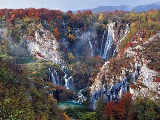 <p>Sonbahar düşerse</p>

<p>Hırvatistan'ın Plitvice Gölleri Milli Parkı'na sonabaharın düşmesini konu alan fotoğraf...</p>
