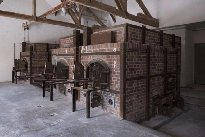 <p>22 Mart 1933'te Nasyonal Sosyalist Alman İşçi Partisi ve Alman Ulusal Halk Partisi ile koalisyon hükümeti tarafından kurulan ilk düzenli toplama kampı olan Dachau, aralarında 23 Türk vatandaşının da bulunduğu 45 bin kişiye mezar oldu.</p>
<p> </p>