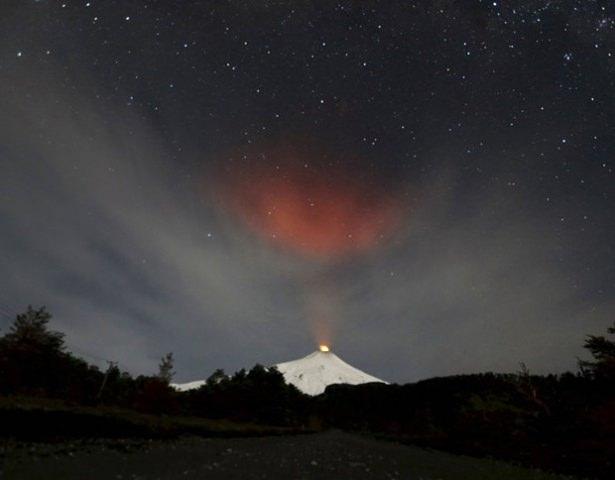 <p>Villarrica volkanından yükselen toz ve kül bulutu</p>
<p>Şili</p>