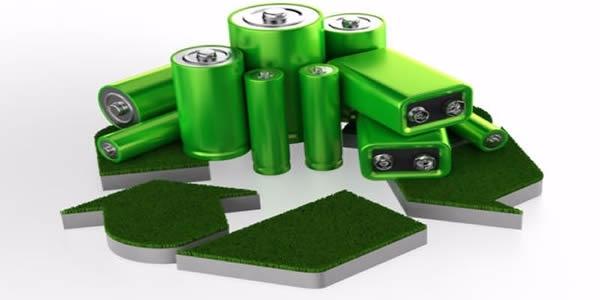 <p>​<strong>7.&nbsp;Bitmiş Piller Neden &Ccedil;&ouml;pe Atılmamalıdır?&nbsp;</strong><br />
Civa, kurşun, lityum, mangan, nikel, kobalt, kadmiyum gibi kimyasal maddeler pilin i&ccedil;inde bulunan maddelerden sadece bazılarıdır. &Ccedil;&ouml;pe atıldığı taktirde bu maddeler toprağın yapısını kullanılamayacak kadar bozar. Suya karışan metaller ise suyun ekosisteminde b&uuml;y&uuml;k bir karışıklık meydana getirir.</p>

<p>Ayrıca bu kimyasallar topraktan beslenen hayvanlara ya da direkt olarak sudan insanlara ge&ccedil;er ve &ccedil;ok &ccedil;eşitli hastalıklara sebep olur. Kanser, b&ouml;brek ve karaciğer hastalıkları, merkezi sinir sistemi bozuklukları, n&ouml;robiyolojik bozukluklar bunlardan bazılarıdır. K&uuml;&ccedil;&uuml;k bir kalem pil, 4 metrekare toprağı kirletip bu toprağı &uuml;retim yapılamaz hale getirebilecek kadar kimyasal i&ccedil;erir.</p>
