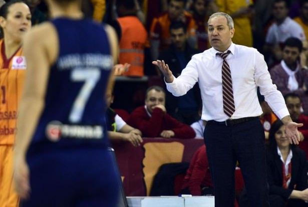 <p>FIBA Avrupa Ligi çeyrek final serisinin 2. maçında Galatasaray Odeabank, Fenerbahçe'yi 59-57 yenerek seride durumu 1-1 yaptı.</p>