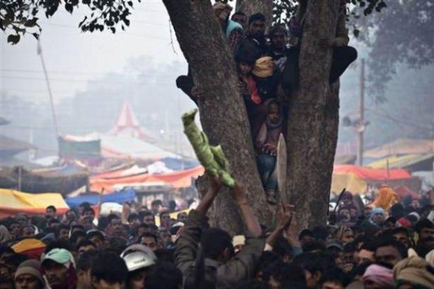 <p>Gadhimai Festivalı kapsamında yaklaşık 5 milyon Hindu on binlerce bufalo, keçi ve tavuğu kurban etti.</p>
